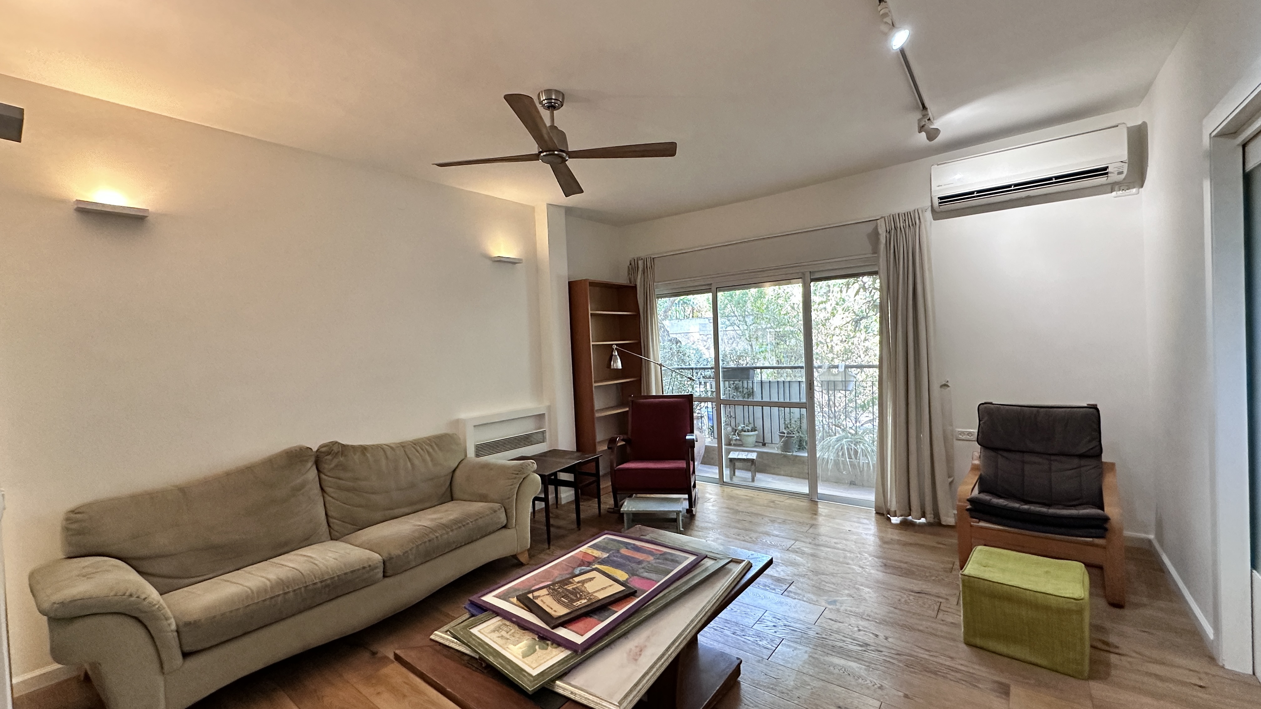 Tranquil two-bedroom home on a tree-lined street in classic Beit Hakerem — photograph 6